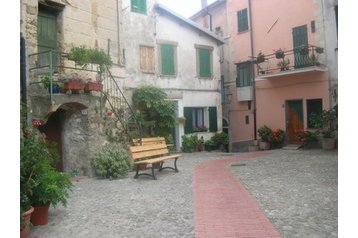 Włochy Privát Ceriana, Zewnątrz